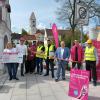 Startschuss für die Bauarbeiten des Glasfaser-Ausbaus beim Rathaus in Stadtbergen: Bürgermeister Paul Metz mit Vertretern der Telekom.