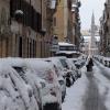 Rom versinkt im Schnee. Soldaten werden eingesetzt, um die Straßen von Schnee und Eis zu befreien.