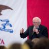 Bernie Sanders, Bewerber um die Präsidentschaftskandidatur der Demokraten, spricht bei einer Veranstaltung in der Berg Middle School.