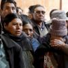 Angehörige weinen bei der Beerdigung von Demonstranten, die bei Zusammenstößen zwischen Sicherheitskräften und Anhängern des bolivianischen Ex-Präsidenten Evo Morales ums Leben kamen. 