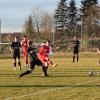 
Kevin Makowski (rotes Trikot) überwindet Schwabmünchens Keeper Manuel Zech
zum 2:0. Am Ende siegte Königsbrunn mit 7:1.
