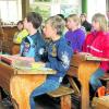 Die Schüler aus Altenstadt besuchten gemeinsam mit ihren Großeltern das Dorfschulmuseum in Daxberg. Foto: zisc