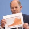 Hatte sich mit Statistiken für seine erste Haushaltspressekonferenz gewappnet: Bundesfinanzminister Olaf Scholz am Mittwoch in Berlin. 	