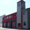 Das neue Feuerwehrhaus in Ellgau ist kaum zu übersehen. Im September sollen Geräte und Fahrzeuge einziehen. Die Einweihung findet dann statt, wenn das Corona-Infektionsgeschehen größere Veranstaltungen wieder möglich macht. 	
