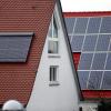 Eine Solaranlage lohne sich immer, sagt Energieberater Roland Mäckle. Das Dach müsse dafür nicht nach Süden ausgerichtet sein und.