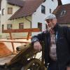 Den Wagen will Josef Schnitzler noch herrichten, bis am Sonntag der Leonhardiritt in Lauingen losgeht. Seit 33 Jahren setzt er sich für die Tradition ein. 