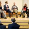 Bei der Gesprächsrunde im Haus der Begegnung: (von links) Neu-Ulms Vize-Landrätin Sabine Krätschmer, Lydia Ringshandl vom Büro Korn, Moderator Volker Wüst, Reinhold Hudak (Depressionsgruppe), Sabine Hackbarth (Krebs-Gruppe) und Ulms Oberbürgermeister Gunter Czisch.