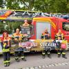 Die Lauinger Feuerwehr bringt ein eigenes Stickeralbum heraus. Auf dem Bild von links: Michaela Roth, Stephan Böhm, Daniel Böhm, Thomas Hoffmann und Jonas Gaißer. 