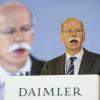 Schon 2012 musste Daimler-Chef Zetsche die Ziele des Autobauers kappen - nun könnte dem Dax-Konzern erneut eine Gewinnwarnung drohen.