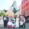 Mittelalterliche Rechtssprechung à la Aichacher Volkstheater: Die Laiendarsteller geben am Wochenende in Füssen ein Gastspiel mit dem Gerichtstag aus der Feder von Georg Huber (vorne rechts). Foto: Gisela Huber