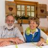 Ernst und Elvi Wagner waren von 1973 bis 2001 die Wirte auf der Kemptner Hütte bei Oberstdorf. Sie helfen ihren Kindern Gabi und Petra auf der Kemptner Hütte und der Otto-Mayr-Hütte