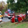 Aus bislang ungeklärter Ursache hat eine Frau auf der Umgehungsstraße bei Vöhringen die Kontrolle über ihr Auto verloren. Der Wagen kam von der Fahrbahn ab und überschlug sich.