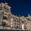 709 Abgeordnete sitzen im Bundestag. Das ist zu viel, sagen die Parteien einmütig. Aber sie sind uneins, wie sie die Zahl nach der nächsten Wahl garantiert senken können.