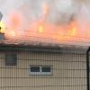 Explosion, Flammen, Rauch: Ein von der Feuerwehr aufgenommenes Bild zeigt einen kleinen Teil der Gasstation im niederösterreichischen Baumgarten. Zu dem Unglück kam es nach Polizeiangaben am Dienstagmorgen um 8.45 Uhr. 	