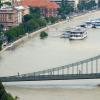 In Ungarn ist der Wasserstand der Donau am Freitagvormittag um durchschnittlich zehn Zentimeter gestiegen. Zunehmend werden frühere Rekord-Pegelstände überschritten.