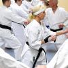 Zu den Karatekursen des TSV Herbertshofen kommen auch viele Frauen - Stichwort Selbstverteidigung.
