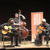 Ein herausragendes Gypsy-Swing-Konzert mit dem Joscho Stephan Trio (von links: Joscho Stephan, Volker Kamp, Bass, und Günter Stephan an der Rhythmusgitarre) beendete das Wertinger Gitarrenfestival.