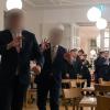 Geladene Gäste der AfD zeigen im Bayerischen Landtag die «White Power»-Geste. Die Männer sind Mitglieder der Burschenschaft Danubia München. 