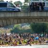 Gerade an der Isar in München hat die Polizei viel zu tun, um die Corona-Regeln durchzusetzen.