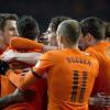 Die Niederländer durften dreimal jubeln, hier über das 1:0 durch HSV-Spieler Rafael van der Vaart.