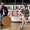 Janika Pondorf  und Ingo Blechschmidt, hier auf der Pressekonferenz am Freitag, sind bekannte Gesichter der Augsburger Klimaschutz-Bewegung.