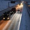 Nicht nur auf der A8 wie hier bei Zusmarshausen war am Mittwoch die Fahrbahn zum teil schneebedeckt. Auf der B2 kam es zu mehreren Unfällen. 