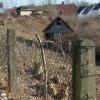 Auf diesem Grundstück an der Ulmer Straße sollen Ein- und Zweifamilienhäuser gebaut werden. Doch sind sich Gemeinde und Bauherr noch nicht einig. 	