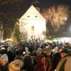 Dicht gedrängt und oft fast kein Durchkommen mehr: So erlebte man fast jährlich den Rehlinger Advent am Rathausplatz, Das wird es heuer nicht geben. 
