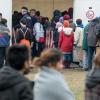 Der Zustrom von Flüchtlingen an der österreichisch-bayerischen Grenze hält weiter an.
