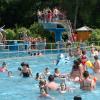 Einen so volles Schwimmbecken wie hier vor einigen Jahren im Waldbad Günzburg wird es 2020  nicht geben.