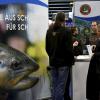 Die Messe Jagen und Fischen ist Treffpunkt für Jäger, Angler, Sport- und Bogenschützen in Augsburg. Am Eröffnungstag war der Andrang groß.