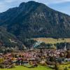 Oberstdorf ist bei Touristen besonders beliebt. Ansässige Pensionen und Privatquartiere meldeten 815000 Übernachtungen. 