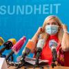 Bayerns Gesundheitsministerin Melanie Huml steht nach den Probleme in den Corona-Testzentren für Reiserückkehrer ebenso in der Kritik wie Ministerpräsident Markus Söder.