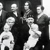 Die Fischacher Familie Lemle feierte 1931 die goldene Hochzeit von Martha und Samuel. Einige ihrer Kinder verschwanden elf Jahre später nach der Deportation im Getto.  