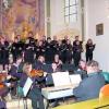 Mit einem interessanten Querschnitt aus kirchenmusikalischen Werken des Unterschneidheimer Komponisten Franz Bühler glänzten in der Zöbinger Marienkapelle Sängerinnen und Sänger aus Bad SChusssenried und ein Instrumentalensemble der Region. Foto: gne