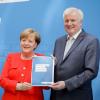 Bundeskanzlerin Angela Merkel und Bayerns Ministerpräsident Horst Seehofer präsentieren das gemeinsame CDU/CSU-Wahlprogramm.