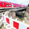 Die Durchfahrt an der neuen Bahnbrücke in der Biburger Straße wird genauso breit wie die alte. Die Züge können während der mehrmonatigen Bauarbeiten in beiden Richtungen fahren. Foto: Marcus Merk