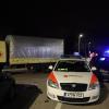 Auf der A8 gab es am Mittwochabend auf Höhe Derching (Parkplatz Kirchholz) einen schweren Lkw-Unfall, bei dem ein Mann starb. Die Autobahn war bis in den Morgen komplett gesperrt.