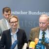 Die Fraktionsvorsitzenden der AfD im Bundestag, Alice Weidel und Alexander Gauland. Der Mann im Hintergrund: Christian Lüth. 