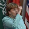 Mit der Note plus 2,2 ist Merkel die beliebteste Politikerin. 	 	