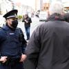 Die Kontrolleure des städtischen Ordnungsdienstes sind weiterhin in Augsburg im Einsatz, um bei Verstößen gegen die Maskenpflicht einzugreifen.