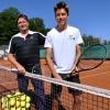 Zwei Tennis-Generationen beim Training: Kilian Schregle war selbst ein sehr guter Spieler, jetzt unterstützt er Sohn Philip auf dem beschwerlicher gewordenen Weg.  	