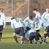 Da kam Freude auf: Der Pfaffenhofener Tobias Zwiebel hat gerade den Ausgleich zum 1:1 erzielt und wird von seinen Teamgefährten beglückwünscht. 