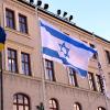 Die Israel-Fahne wird nach dem Volkstrauertag am kommenden Sonntag durch Friedensstadt-Fahnen ersetzt. 