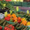 Gemüse aus dem Knoblauchsland liegt am Mittwoch (25.05.2011) in einem Gemüsehof in Nürnberg (Mittelfranken) zum Verkauf in Kisten.