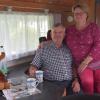 Mit ihrem Wohnzimmer auf Rädern haben sich die Camper Harald Rauschmayr und Edith Zellner im Wohnmobilpark in Wertingen niedergelassen. 