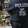Nach der tödlichen Messerattacke in Chemnitz hatten Passanten und Angehörige viele Blumen am Tatort platziert.
