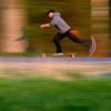 Einen Mann auf einem Longboard hat die Polizei in Neu-Ulm in der Kasernstraße gestoppt. 