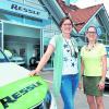 Isabella Rauch (links, mit ihrer Schwester Christina) führt das Autohaus Ressle in Ludenhausen seit rund drei Jahren. Sie blickt auf die über 60-jährige Geschichte des Unternehmens zurück. 