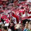 Die Fans vom 1. FC Köln fiebern dem Europa-League-Spiel beim FC Arsenal entgegen.